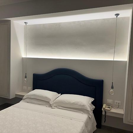 Hotel Mediterraneo ロッチェッラ・イオーニカ エクステリア 写真