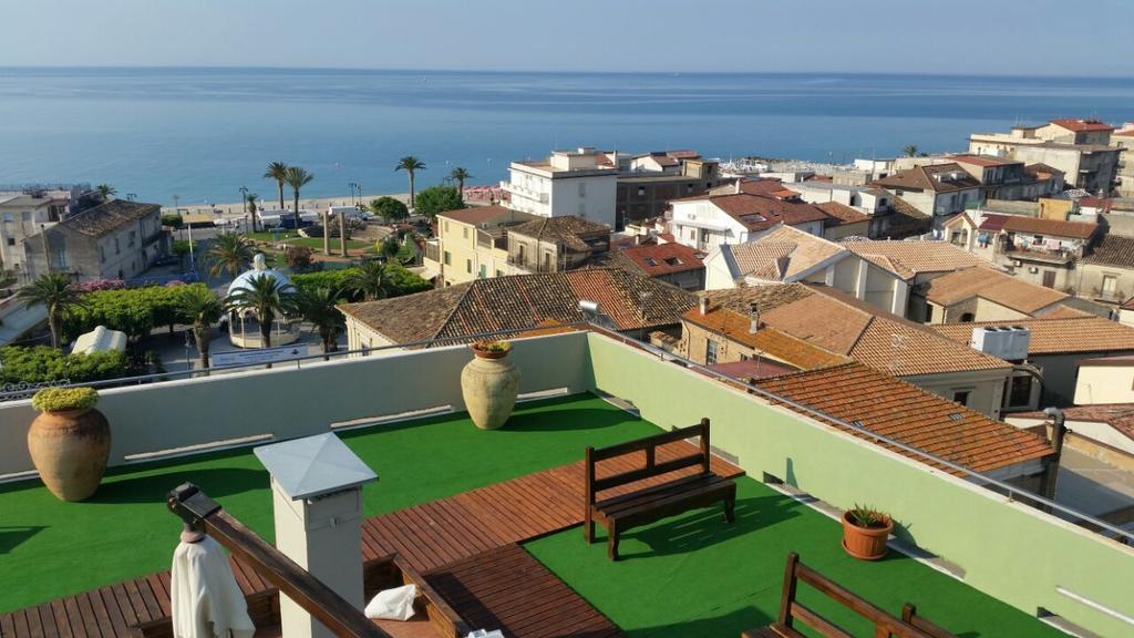 Hotel Mediterraneo ロッチェッラ・イオーニカ エクステリア 写真