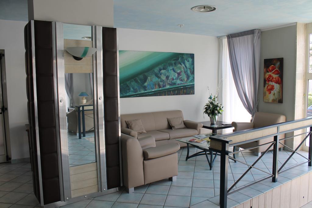 Hotel Mediterraneo ロッチェッラ・イオーニカ エクステリア 写真
