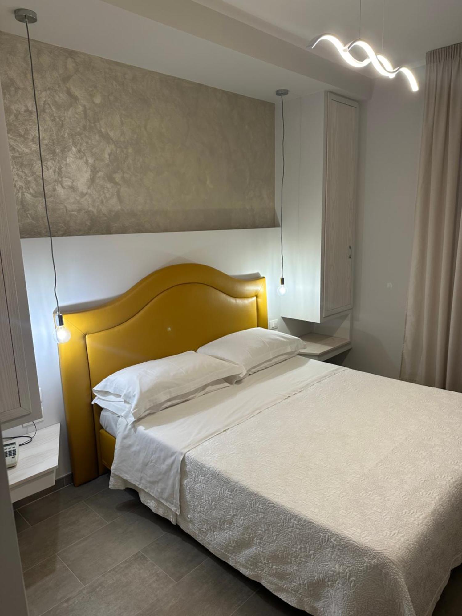 Hotel Mediterraneo ロッチェッラ・イオーニカ エクステリア 写真