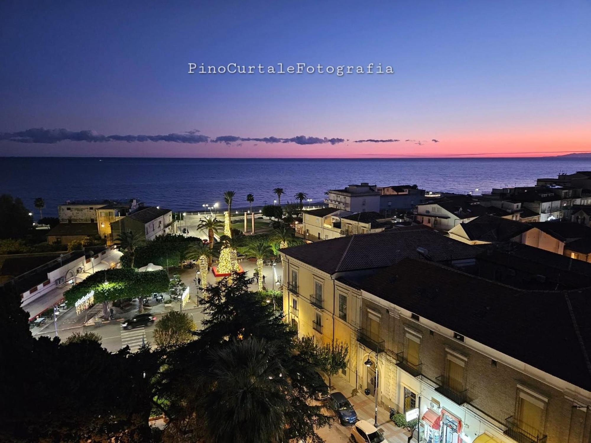 Hotel Mediterraneo ロッチェッラ・イオーニカ エクステリア 写真