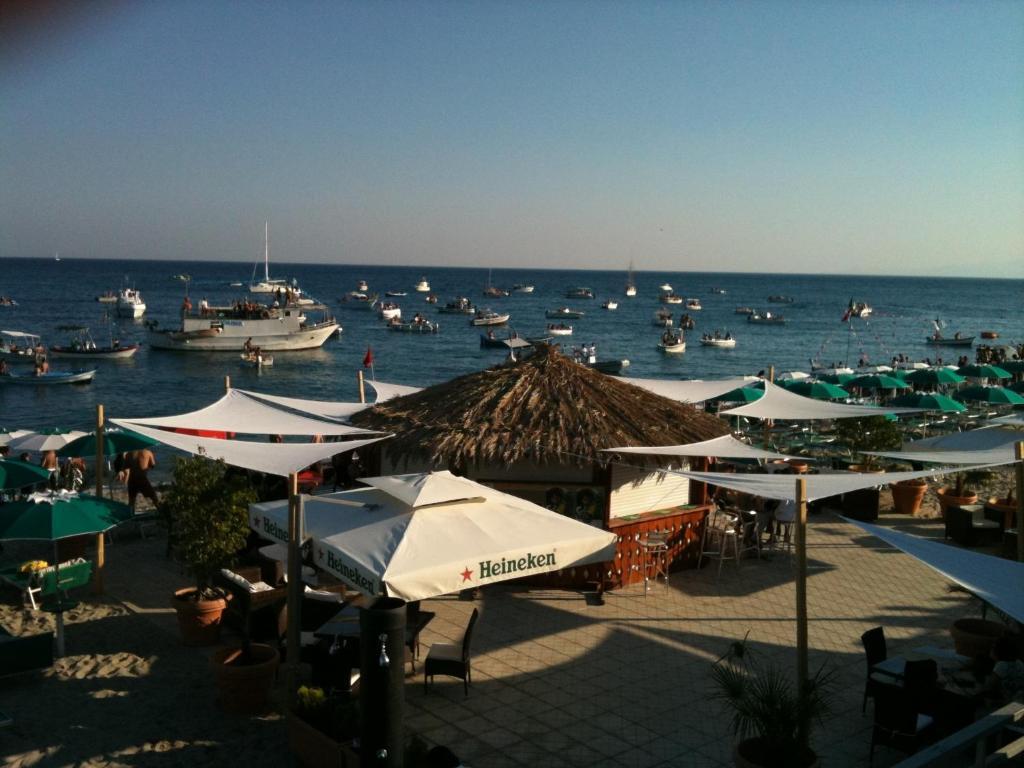 Hotel Mediterraneo ロッチェッラ・イオーニカ エクステリア 写真
