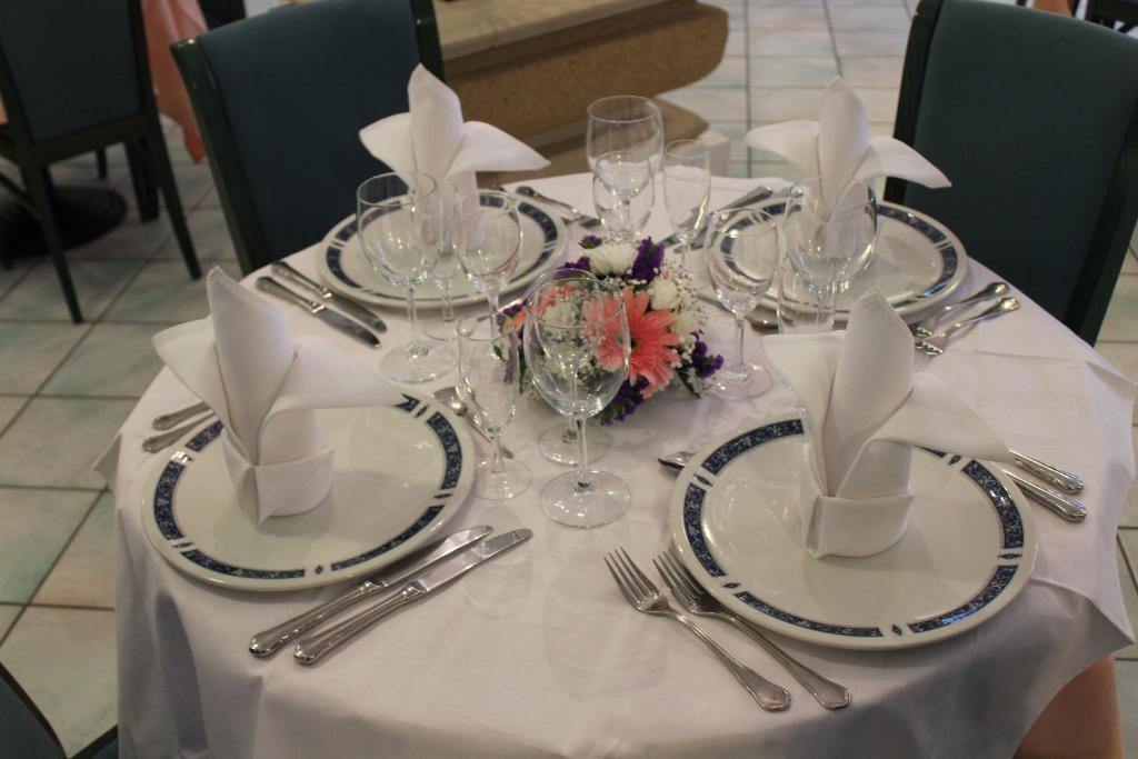 Hotel Mediterraneo ロッチェッラ・イオーニカ エクステリア 写真