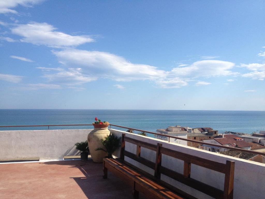 Hotel Mediterraneo ロッチェッラ・イオーニカ エクステリア 写真