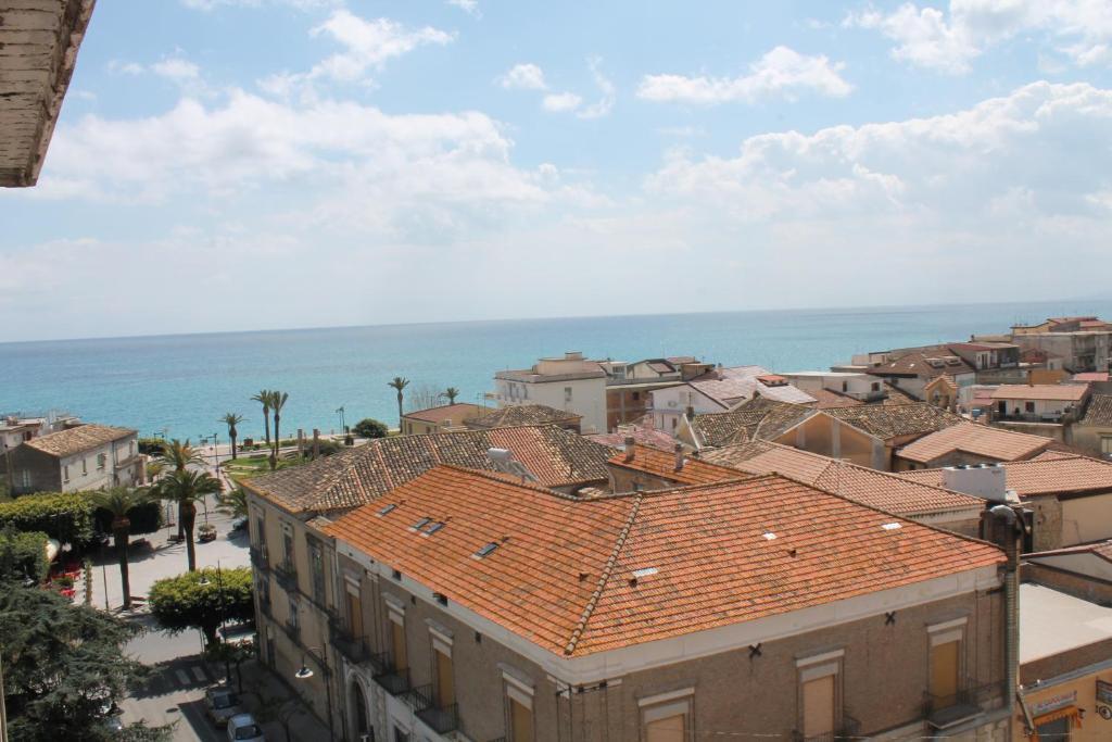 Hotel Mediterraneo ロッチェッラ・イオーニカ エクステリア 写真