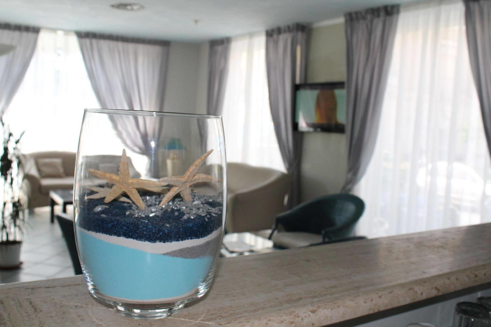 Hotel Mediterraneo ロッチェッラ・イオーニカ エクステリア 写真